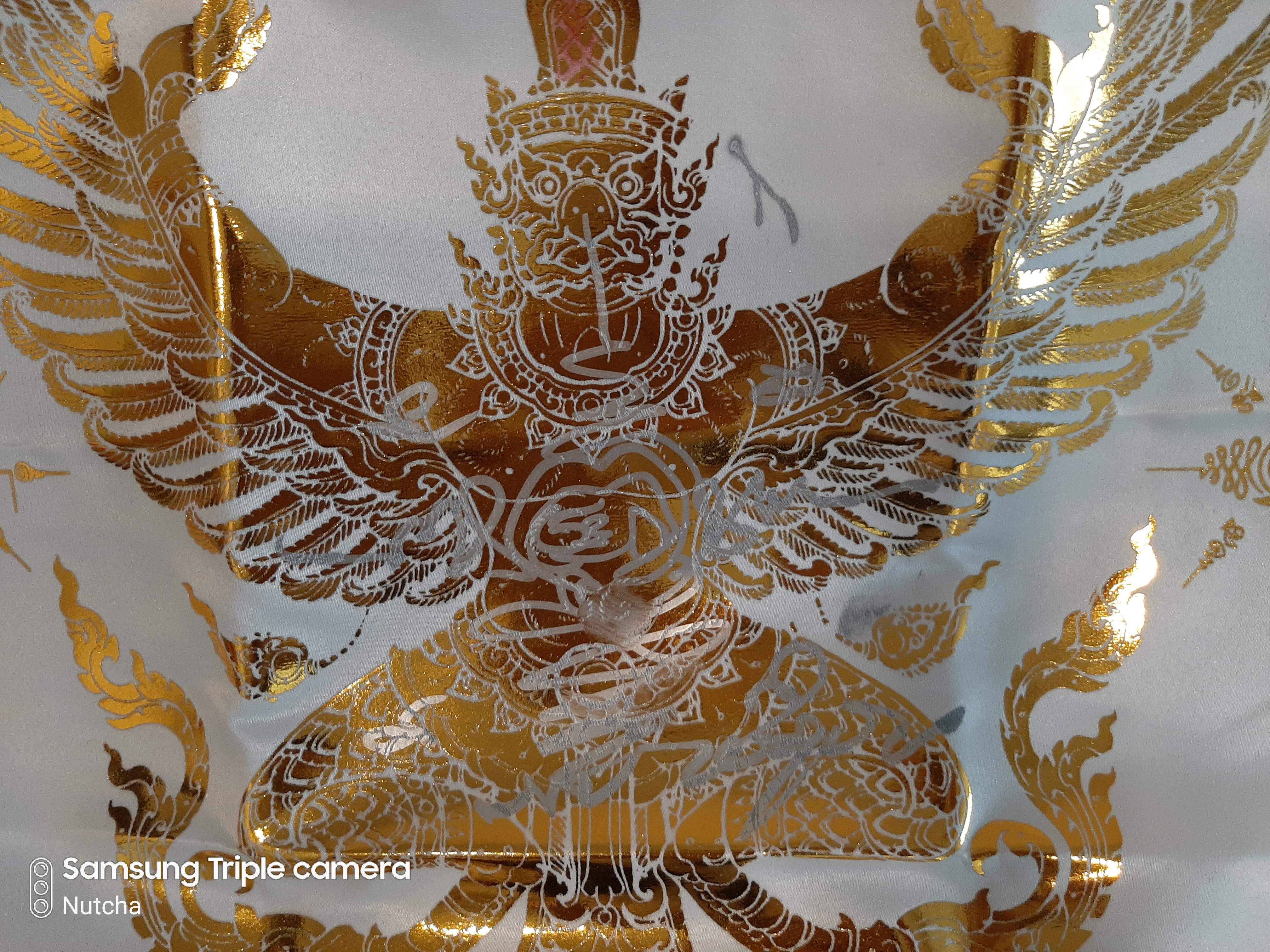 ผ้ายันต์ลายทอง (สีขาว เจิมแดง จารยันต์เงิน) ขนาดใหญ่