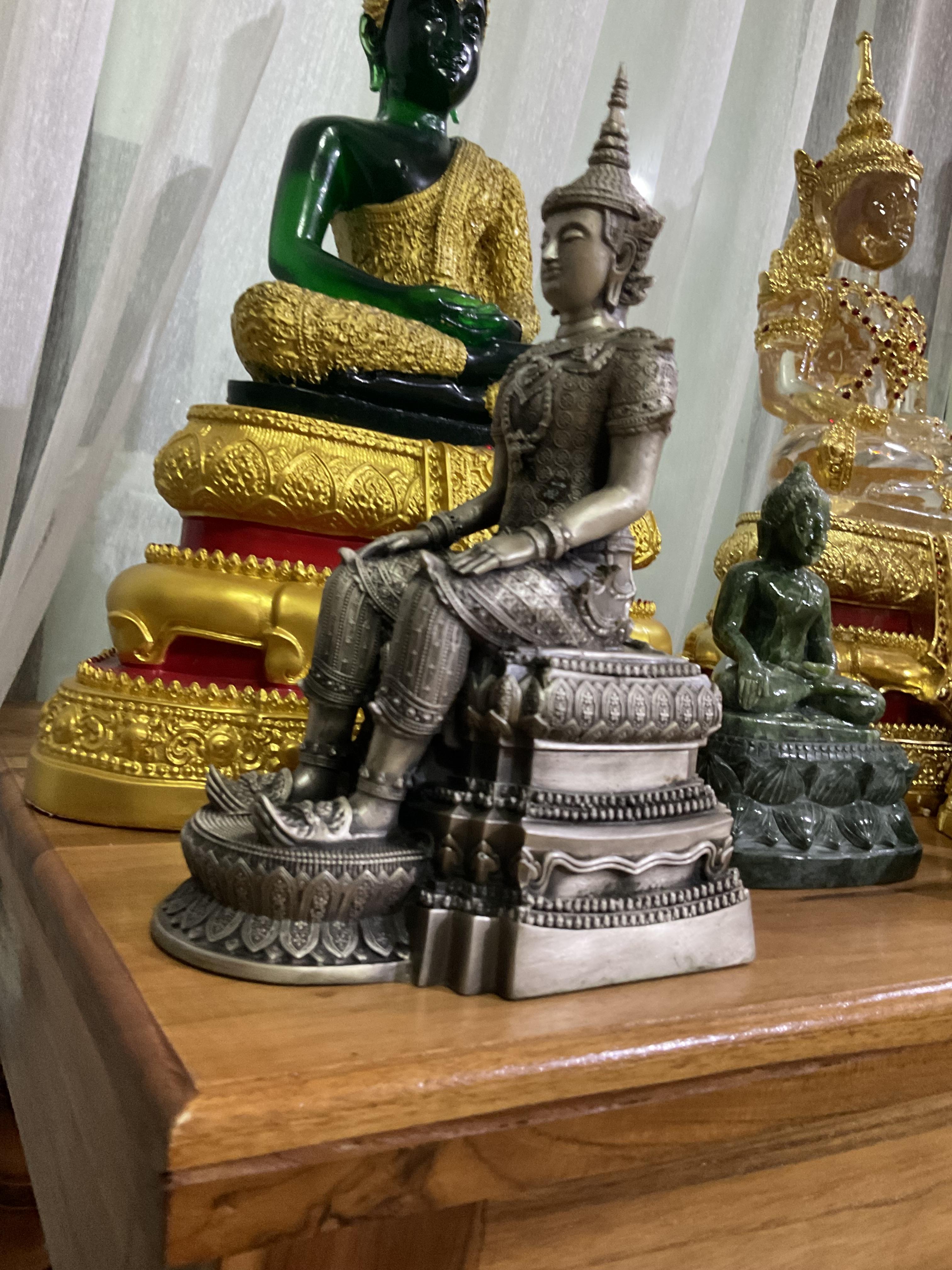 สมเด็จองค์ปฐมปางพระนิพพาน เนื้อสุริยันราชา บรรจุเหล็กไหลแก้ว (ชุดกรรมการ)