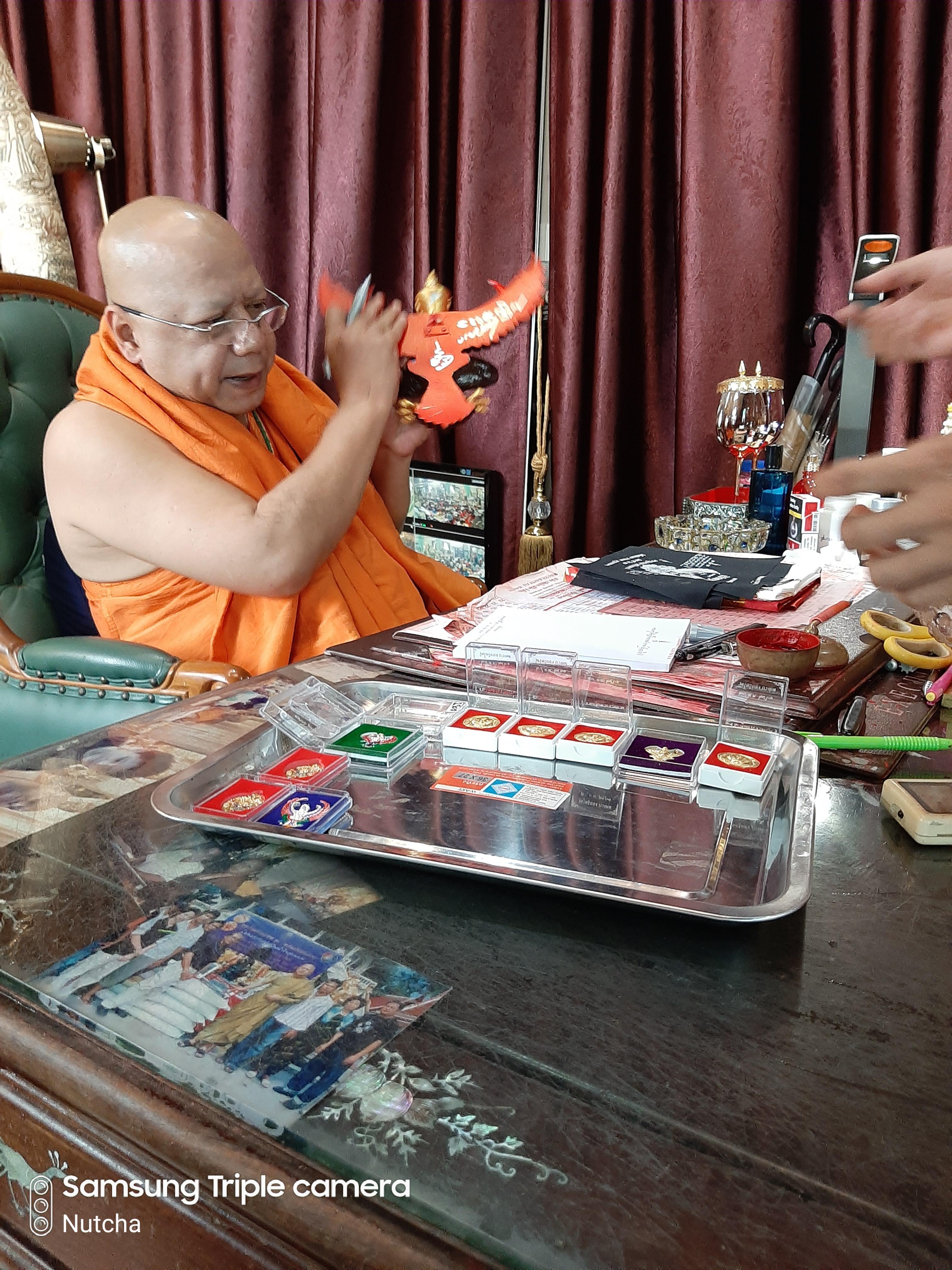 วัตถุมงคลพระอาจารย์วราห์ เสก เจิม จาร อธิษฐานจิตเพิ่ม