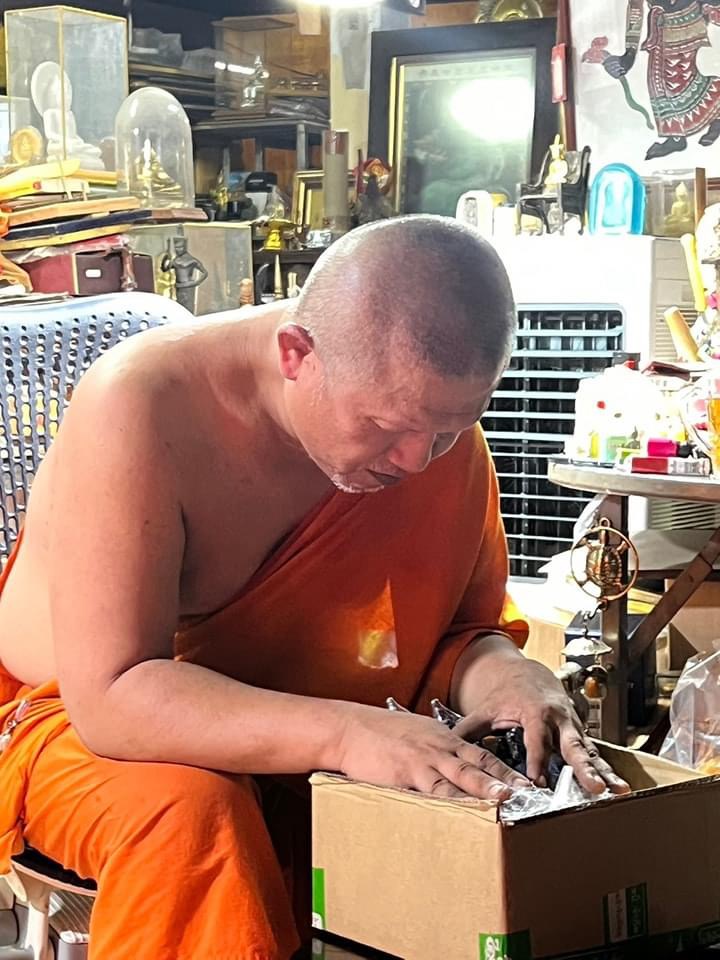 พระปัจเจกพุทธเจ้า เนื้อชนวนอุดมวลสาร รุ่น อนันตทรัพย์ (1ใน 99 องค์) ลพ.บ๊ะ โพธิ์ลังกา