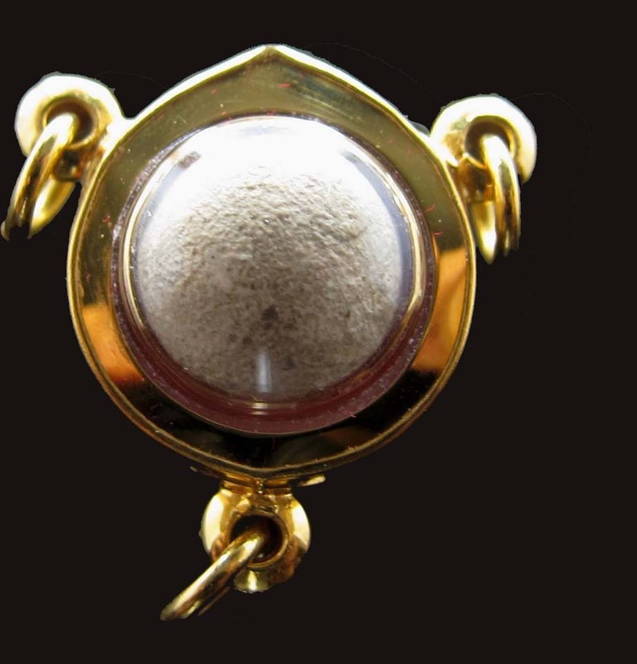 ลูกอมผงยันต์เกราะเพชร หลวงพ่อปานวัดบางนมโค