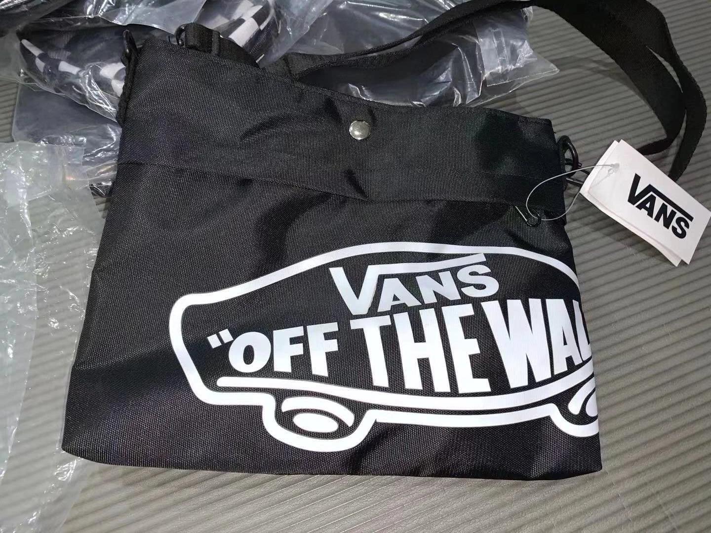 กระเป๋าสะพายข้าง Vans Sacoche Bag รุ่นพิเศษจากญี่ปุ่น ของใหม่ ของแท้ พร้อมส่ง