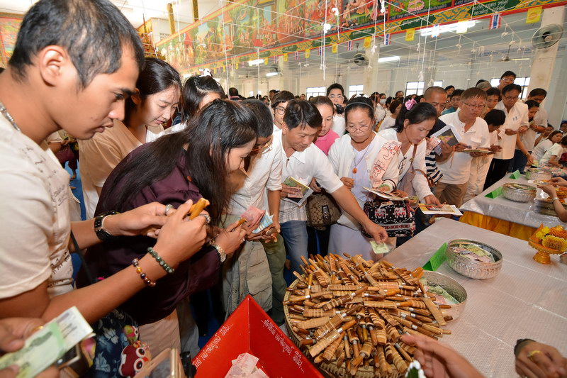 พญาช้างปู้ก่ำงาเขียว เนื้อทองเหลืองนอกปัดเงา (พระอาจารย์เล็กร่วมเสก) วัดพระพุทธบาทถ้ำป่าไผ่ เลข ๓๓๑
