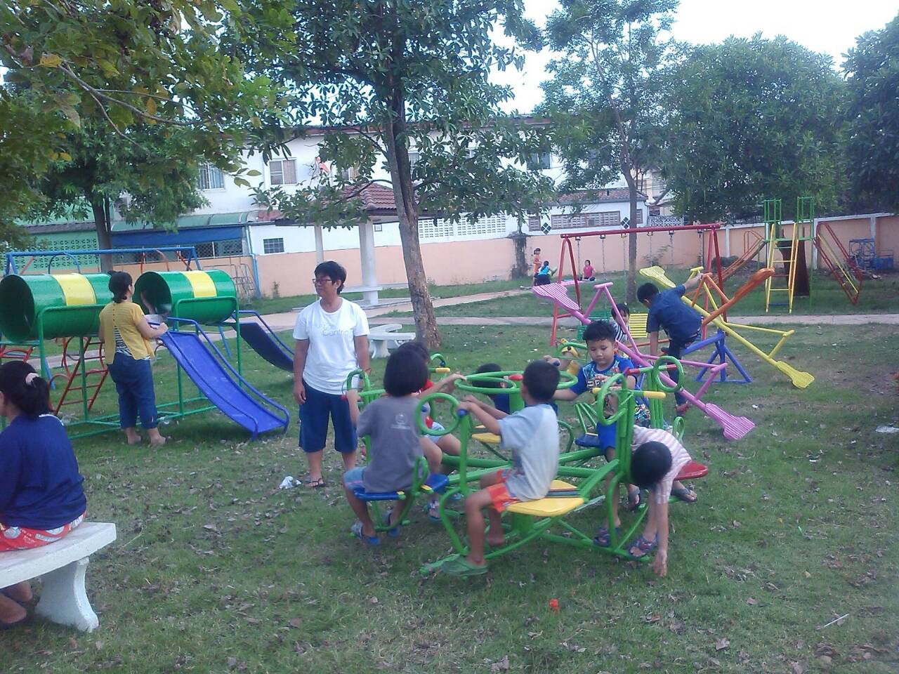 รหัส PG ผลงานติดตั้ง (หมู่บ้านซื่อตรง-บางบัวทอง จ.นนทบุรี) เครื่องเล่นสนามกลางแจ้งสำหรับเด็ก