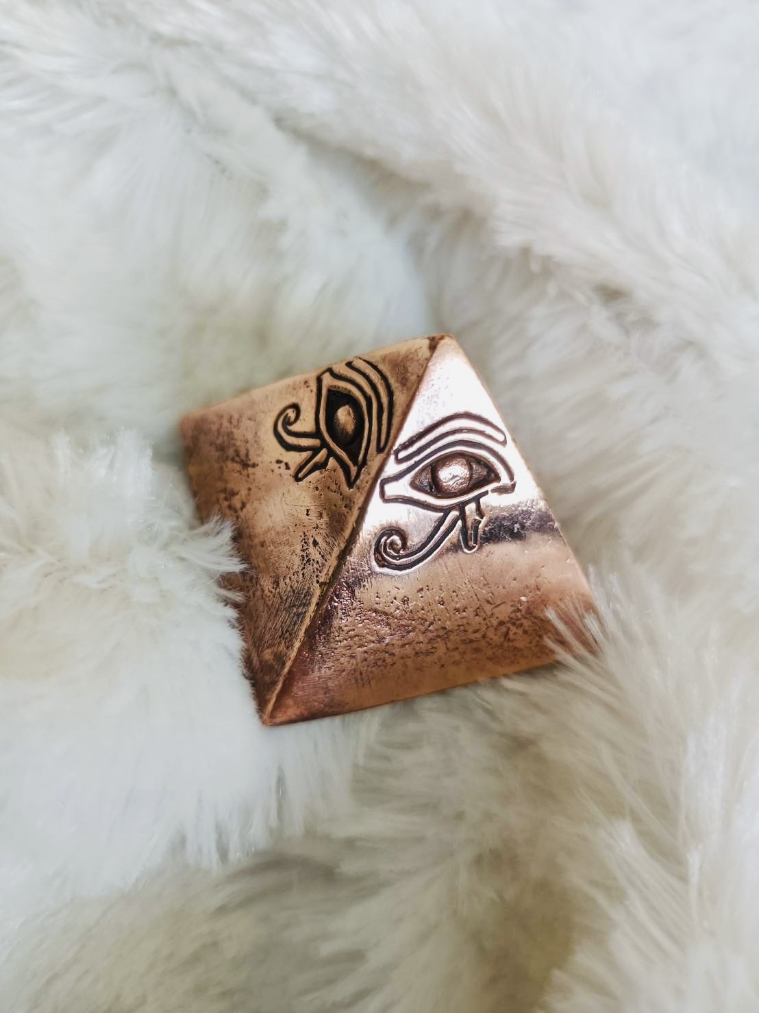 พิรามิด หลวงพ่อบ๊ะ แก้ฮวงจุ้ย เสริมปราณดึงกำลังจักรวาล วางโต๊ะทำงานสำหรับผู้บริหาร ปี 68