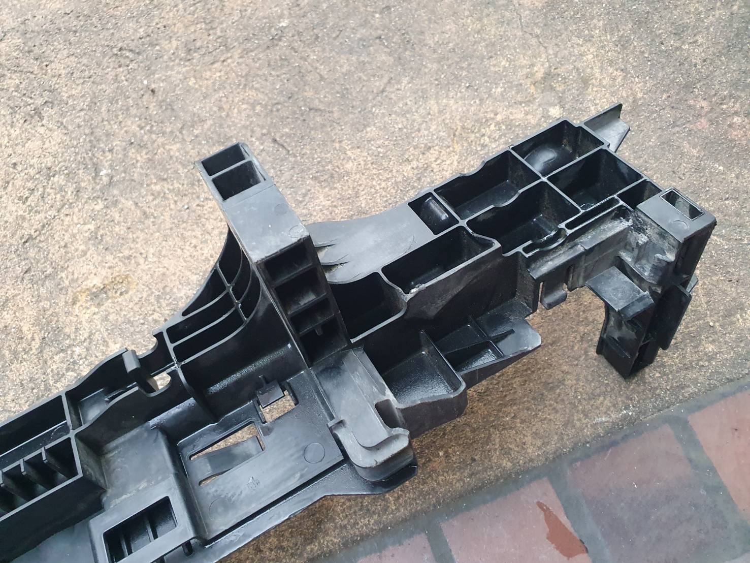 โครงหม้อน้ำด้านซ้าย มือสอง(หมายเลข 115 ตามรูป) Benz W222 A0995041918 Radiator Left Side Support