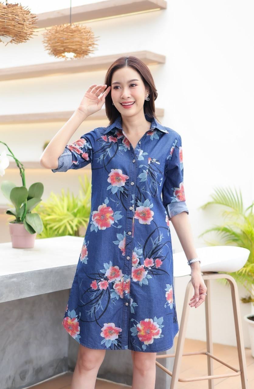 เดรสยีนส์ # 8825 ชุดยีนส์แบบสวยพิมพ์ลายสดใสสวยมาก ผ้ายีนส์ไม่หนา ใส่สบาย แบบสวยใส่ได้หลายโอกาส