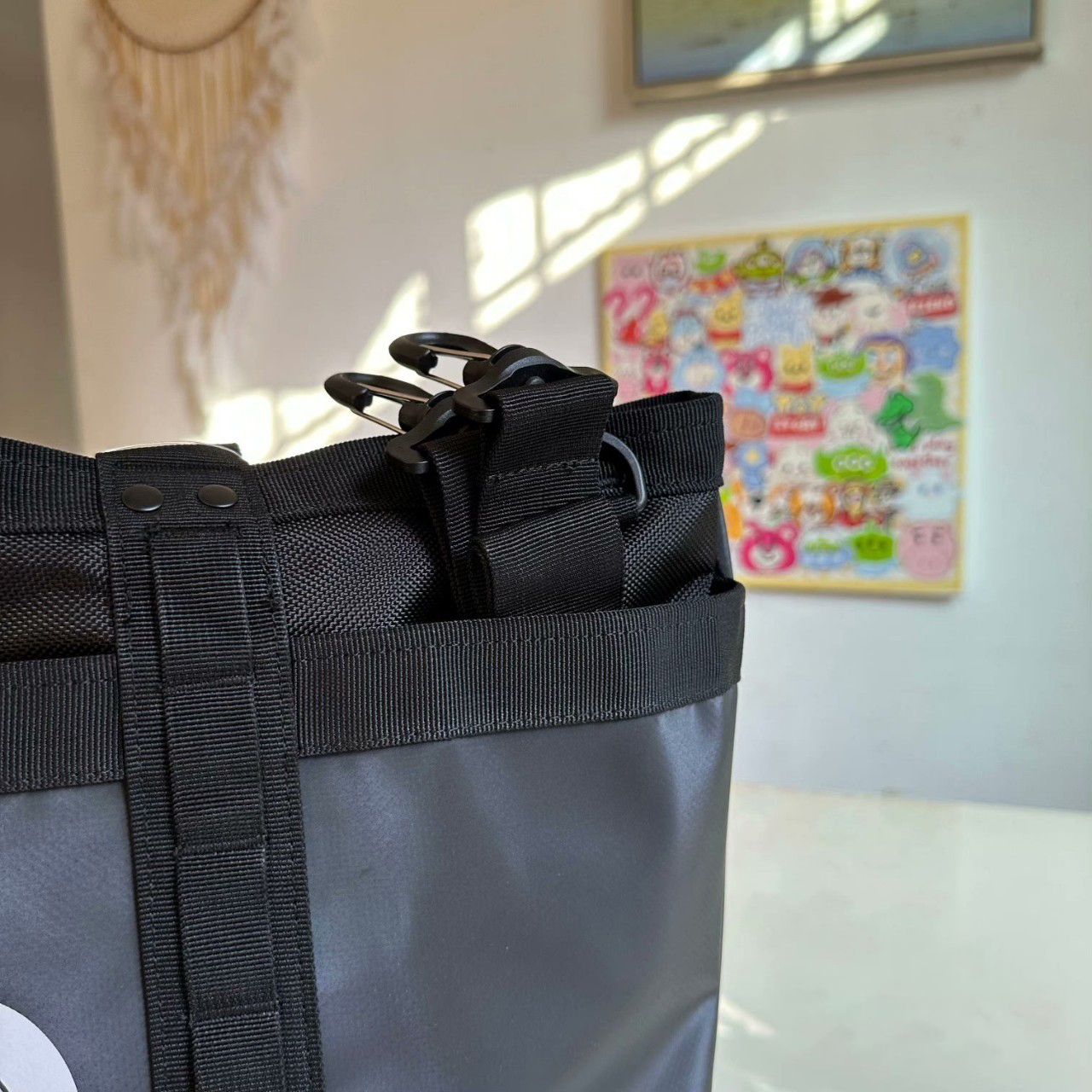 กระเป๋า The North Face Explorer Utility Tote สามารถใช้เป้นกระเป่าสะพาย หรือกระเป๋าถือได้ ของใหม่ ของแท้ พร้อมส่งจากไทย