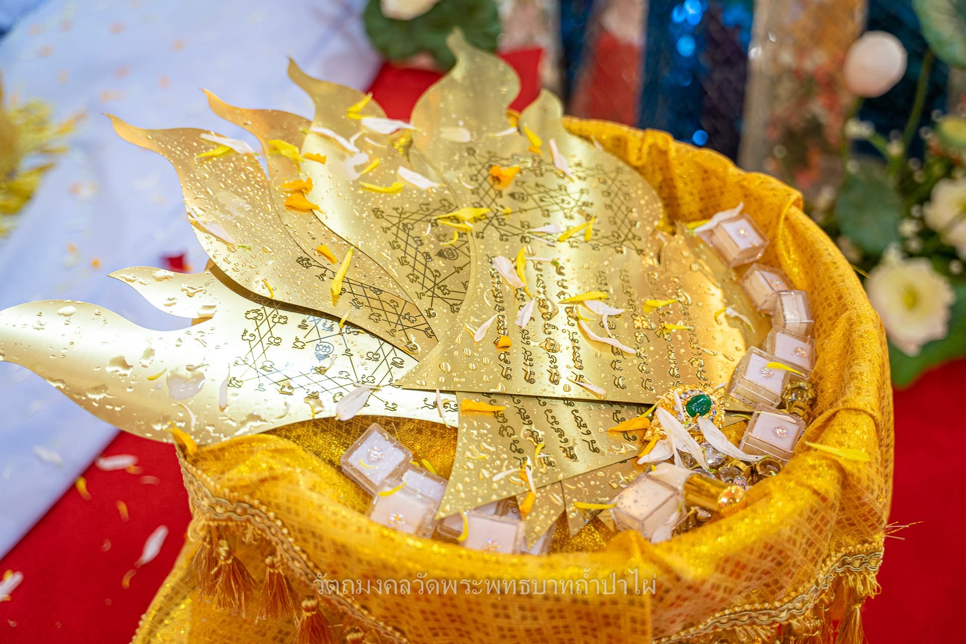 ดวงแก้วมนทกานต์ (แก้วเหลือง) พิธีฝ่าวิกฤติ เลื่อนยศ ยกฐานะ