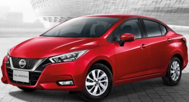 ครอบฝาถังน้ำมัน Nissan Almera นิสสัน อัลเมร่า ปี 2020 (สีเงินโลโก้สีแดง) (ใช้เทปกาว 3M)