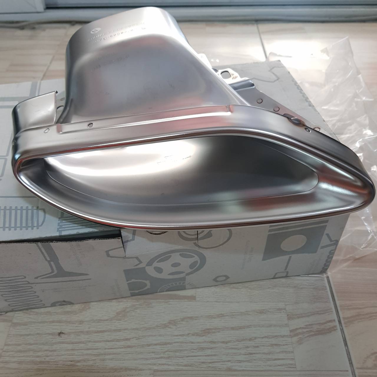 ปลายท่อไอเสีย Mercedes Benz C300 AMG А 205 490 12 27/007
