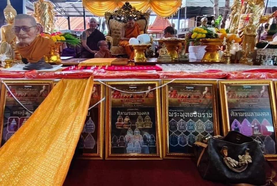 ชุด 4 องค์ พระผงสมเด็จ 9 ชั้น รุ่น หนุนดวง หลวงพ่อหนุน ลป.ศิลา พุทธาภิเษก