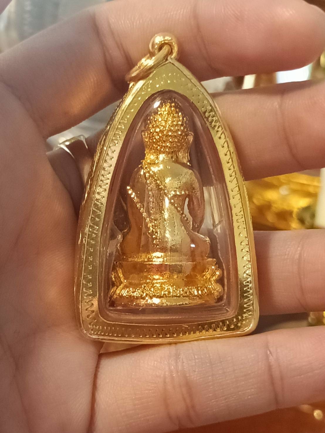 พระกริ่งพิชัยสงคราม รุ่น 1 วัดท่าขนุน ปี 45 เนื้อชุบทอง เลี่ยมกรอบเงินแท้ชุบทองล้อมพลอย