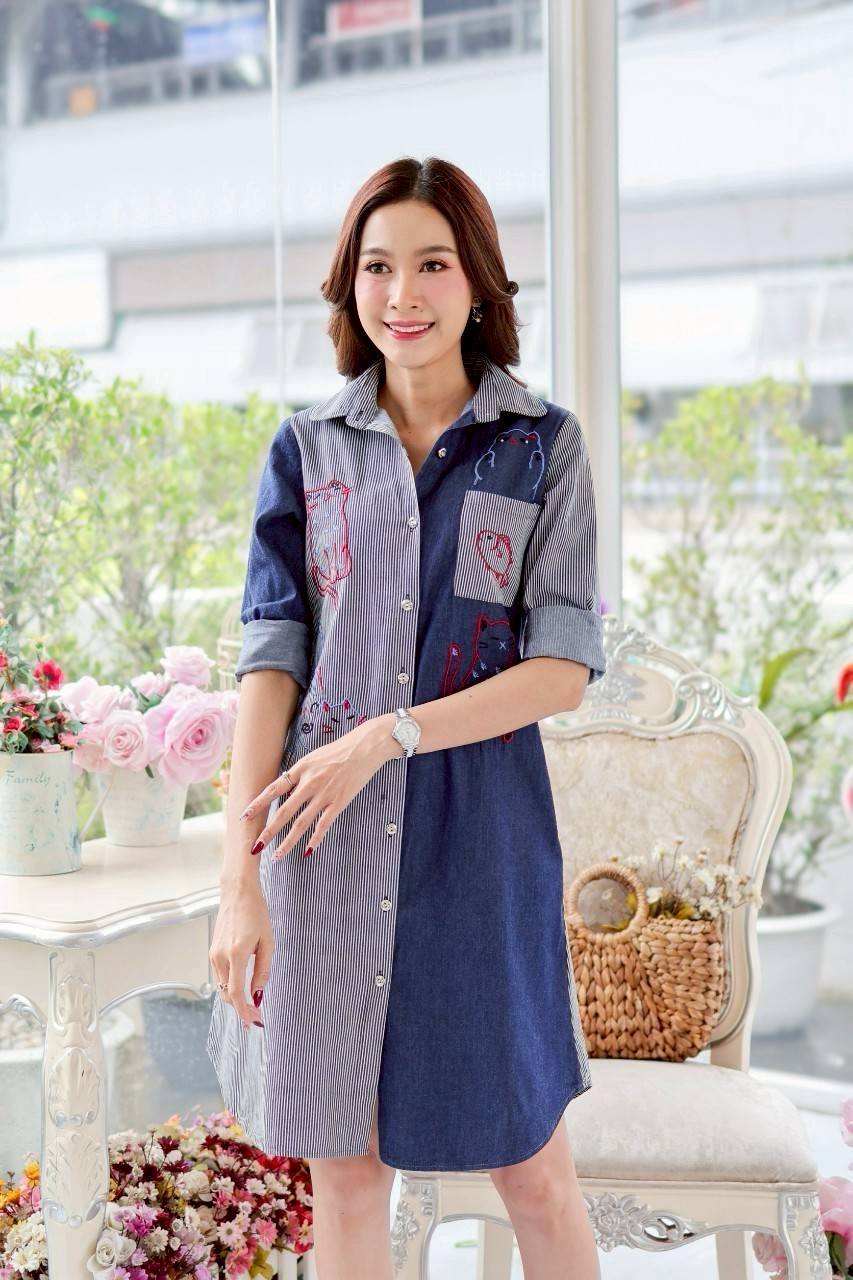 เดรสยีนส์ # 8800 แบบสวยแต่งตัดต่อลายผ้าพร้อมปักลายสัตว์น่ารักมาก ผ้ายีนส์เนื้อนิ่มไม่หนา ใส่สบาย ใส่ได้หลายโอกาส