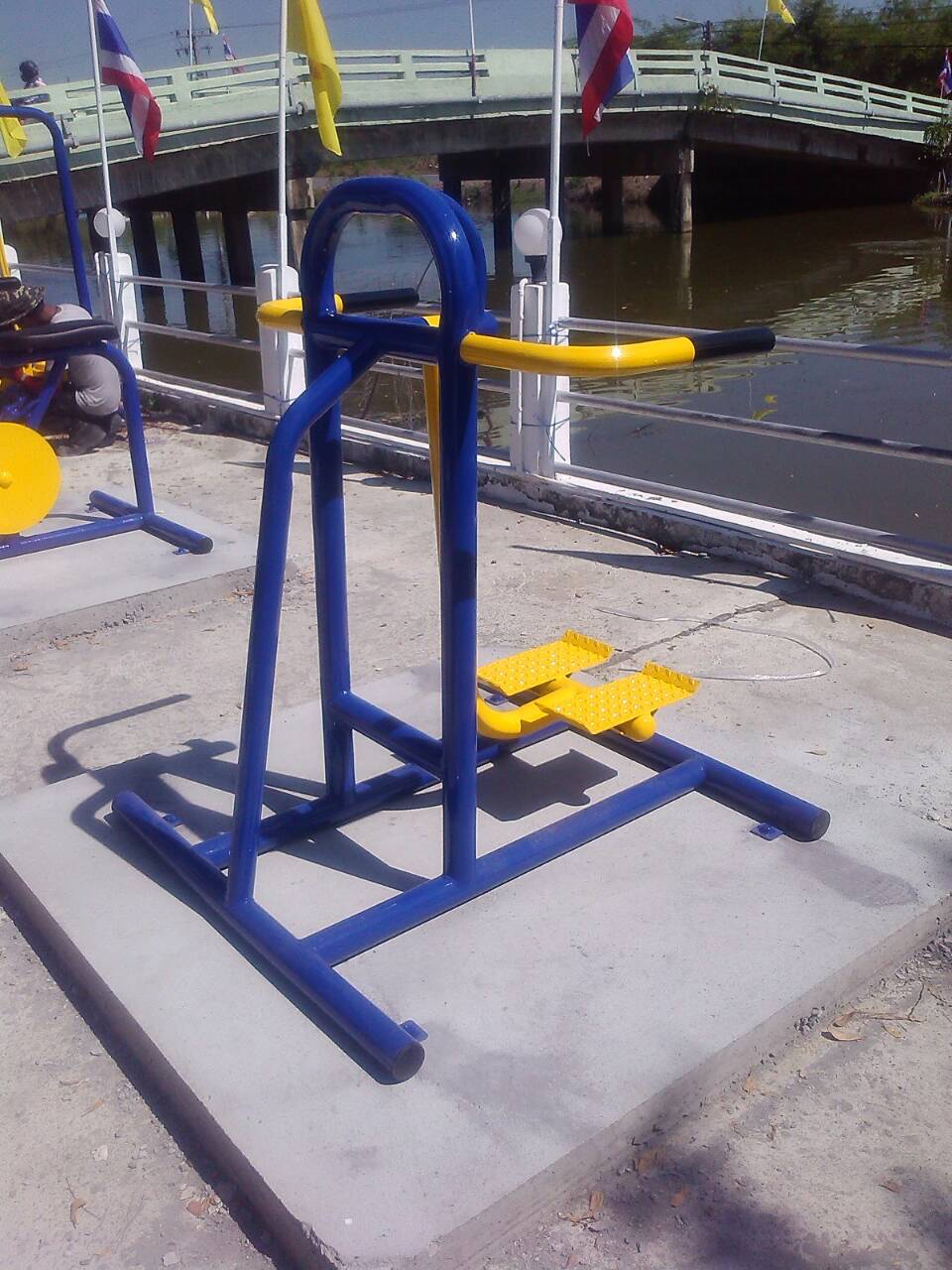 รหัส SM ผลงานติดตั้ง (บ้านบึงบอนใต้ ต.บึงบอน จ.ปทุมธานี) เครื่องออกกำลังกายกลางแจ้ง