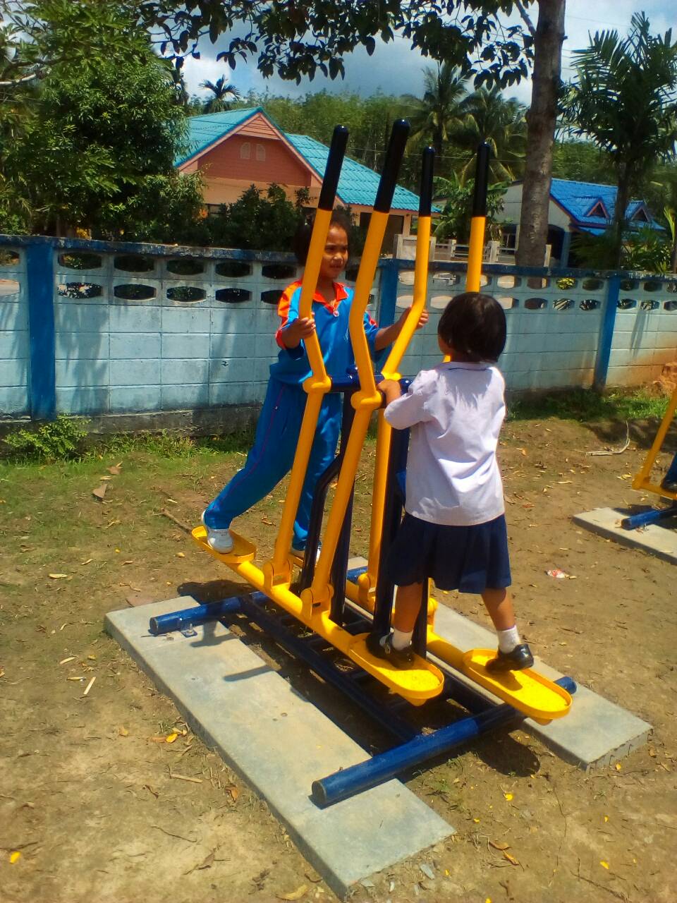 รหัส SM ผลงานติดตั้ง (หมู่5 ต.บางดี จ.ตรัง) เครื่องออกกำลังกายกลางแจ้ง