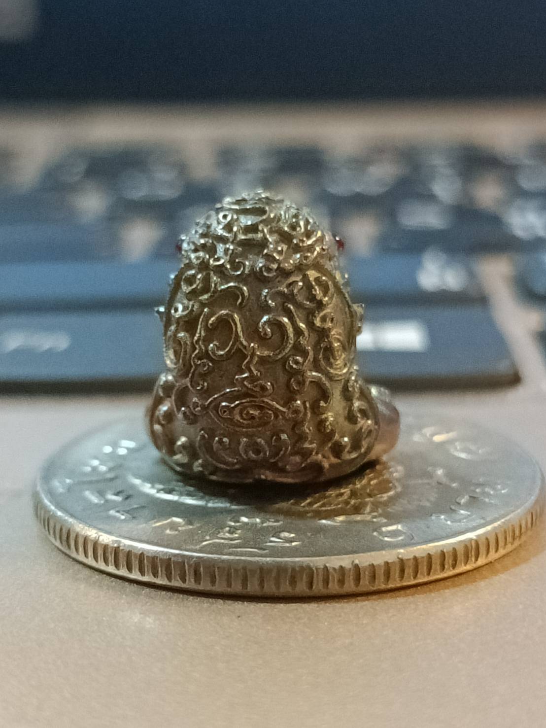 กบกินเดือนจิ๋วเนื้อเหล็กไหลงอก ๗ สี พระอาจารย์อุวิจิ่งต่า ครูบากฤษดา สุเมโธ พุทธาภิเษก