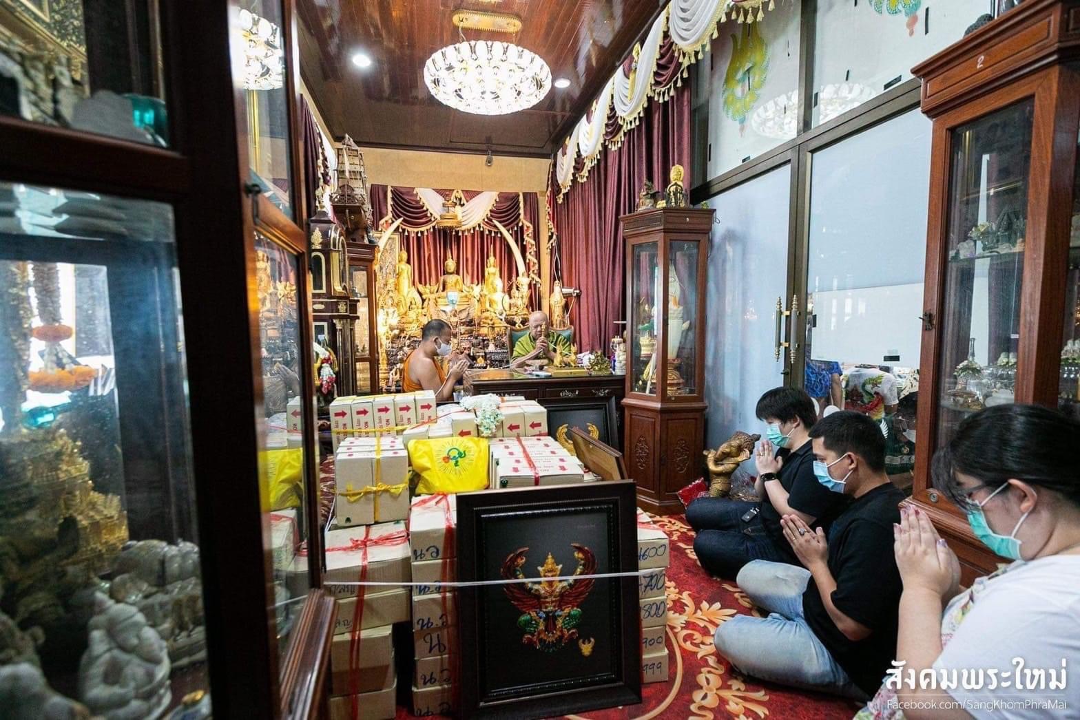 ครุฑทองคำลงยา พิมพ์เล็ก No.3 รุ่น รับเสด็จ วัดวังก์พง หลวงพ่อวราห์ อธิษฐานจิตเสกเดี่ยว ณ วัดโพธิทอง ปี 65