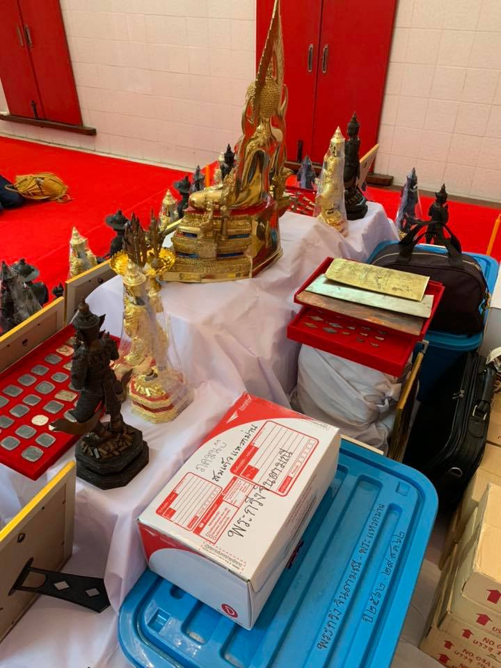 "ลูกอมผงมหากาฬ" ที่เข้าสมโภชที่ตักหลวงปู่ (พิธีพระอาทิตย์ทรงกลด) นำเข้าพิธี ลพ.เล็ก พุทธาภิเษก