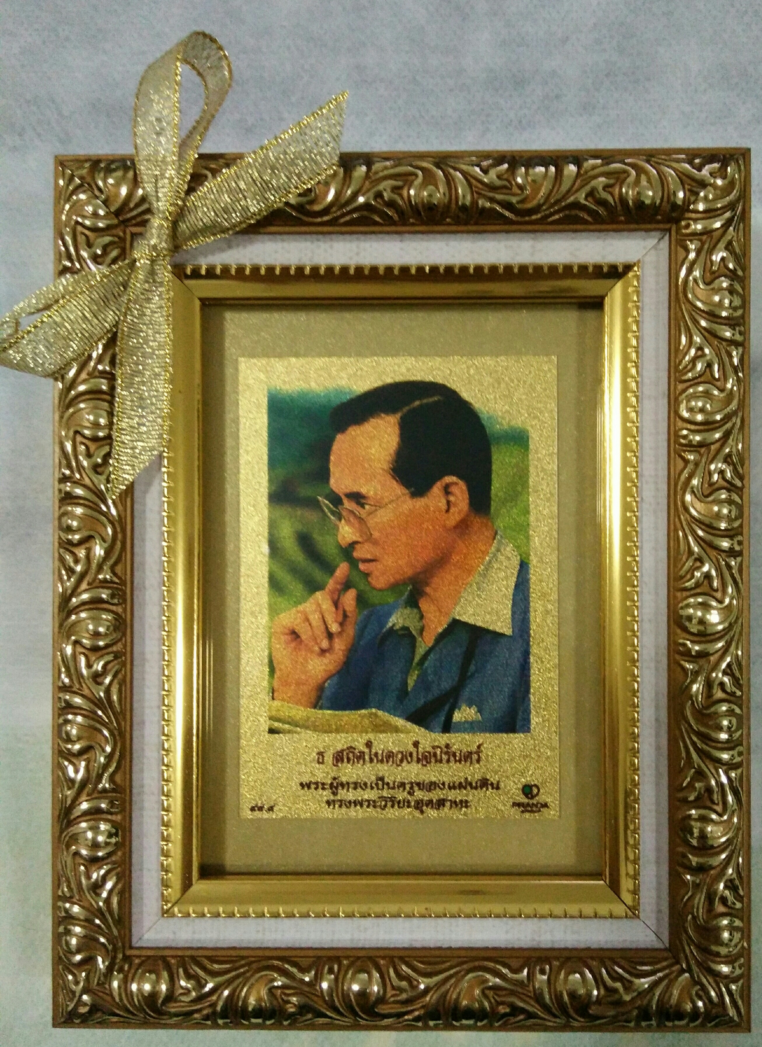 พระบรมฉายาลักษณ์ทองคำ 99.99% ปี 60 (กว้าง 4.5 cm)