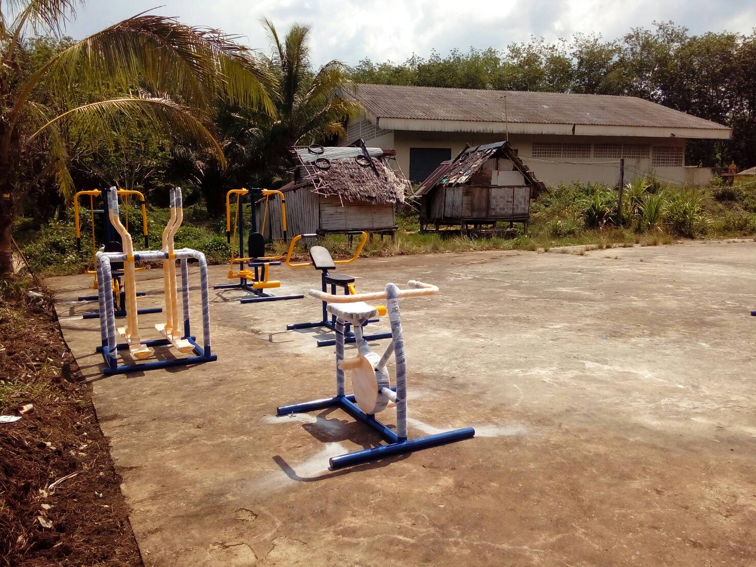 รหัส SM ผลงานติดตั้ง (หมู่8 อ.ห้วยนาง จ.ตรัง) เครื่องออกกำลังกายกลางแจ้ง