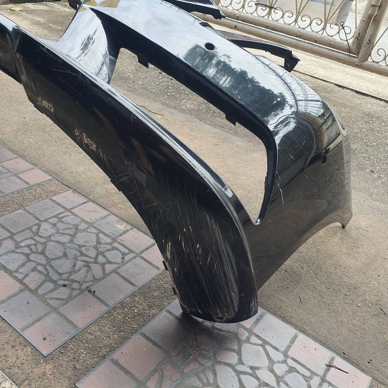 กันชนหน้า Benz มือสอง A2128854325 ขายตามสภาพ