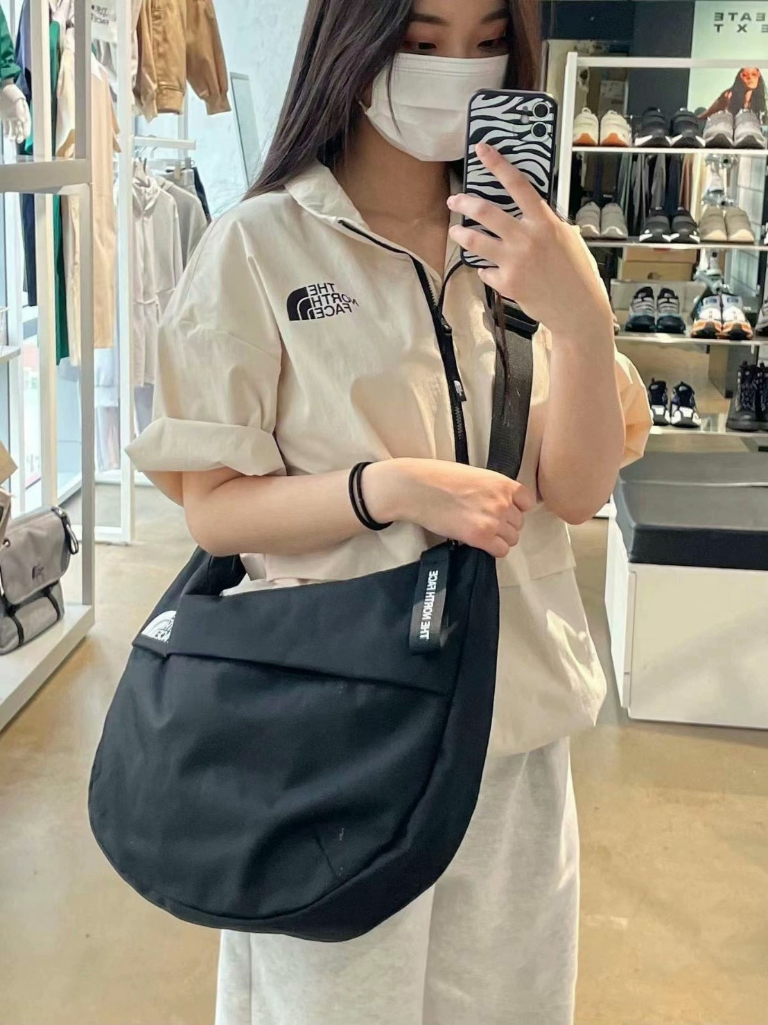 กระเป๋าสะพายข้าง The North Face Nuptse Cross Bag ของใหม่ ของแท้ พร้อมส่งจากไทย