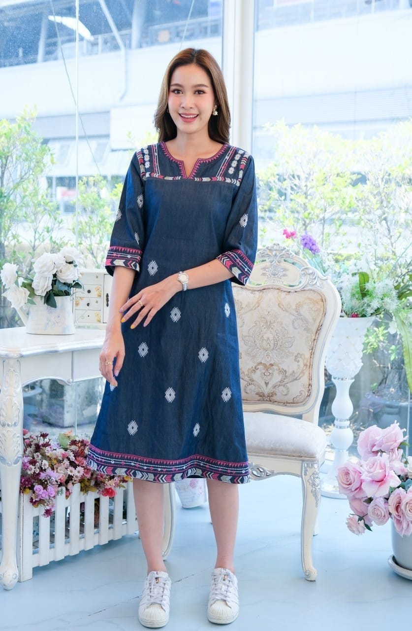 เดรสยีนส์ #8565 ชุดยีนส์ปักลายสวยหรู ผ้าเนื้อนิ่มไม่หนาไม่บางใส่สบาย แบบสวยใส่ได้หลายโอกาส