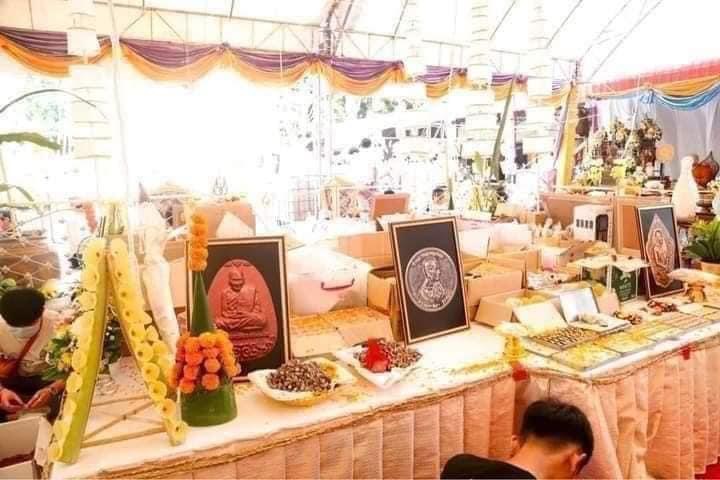 พระผงนั่งเมฆเลื่อนยศเนื้อพุทธคุณ ติดเกศา จีวร จารหมึก หลวงปู่ศิลา