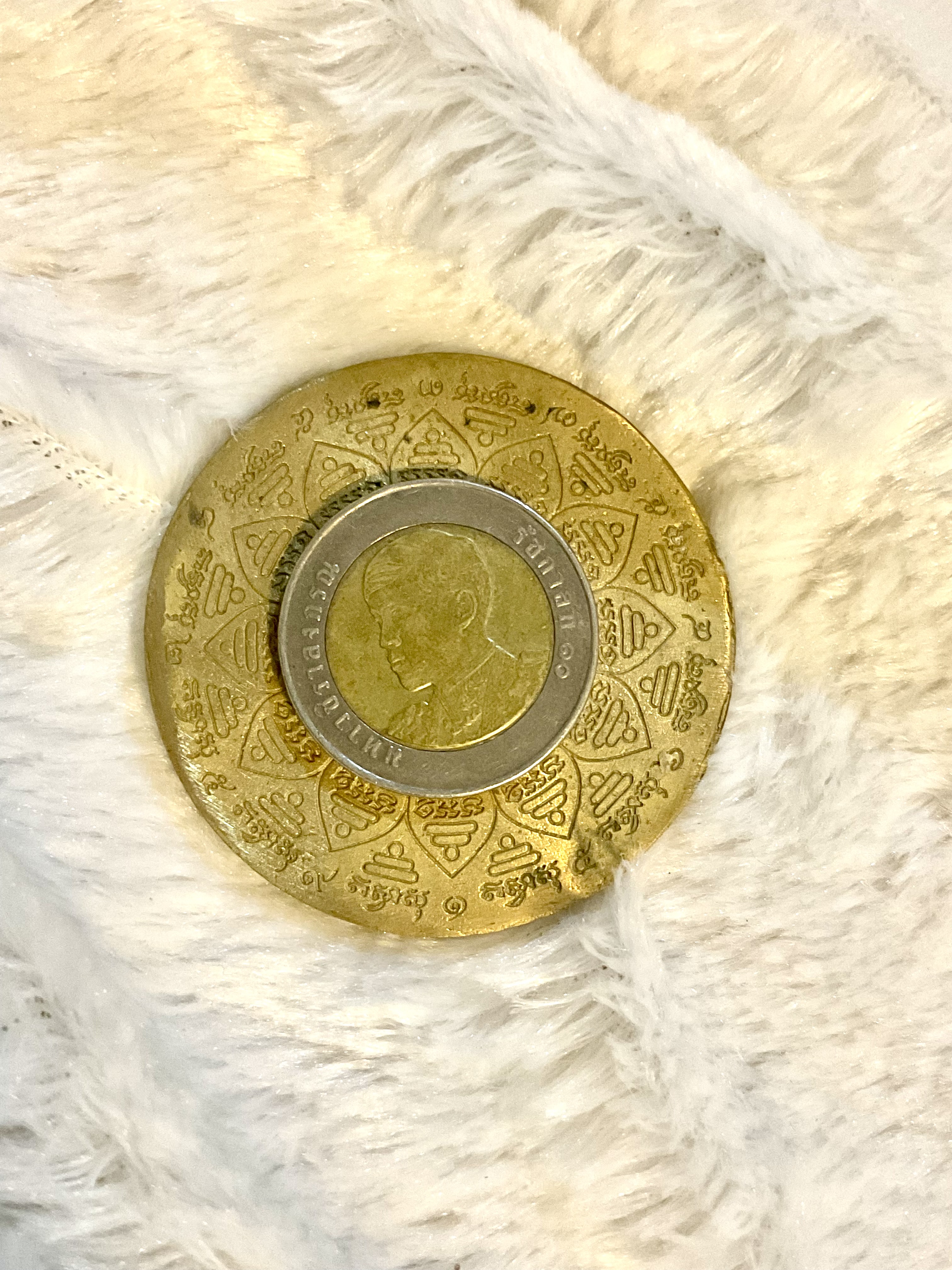 เหรียญทำน้ำมนต์ เนื้อชนวนตะกรุดเก่าและโลหะเก่า (ไม่มีกล่อง) หลวงพ่อกวย รุ่น แรงครู