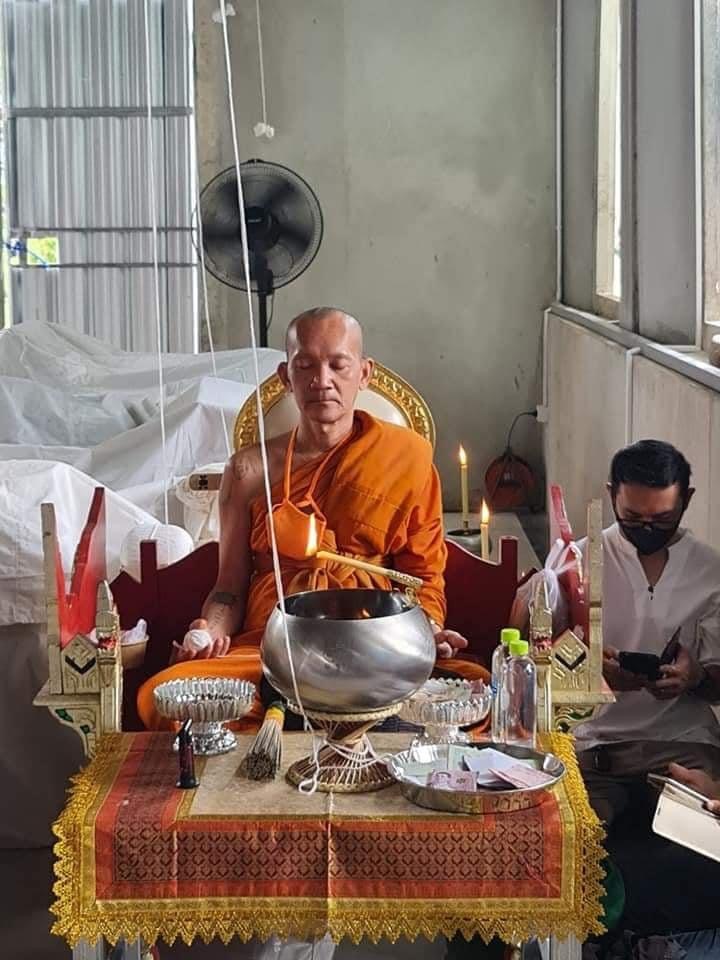 เบี้ยแก้ วัดผาลาด ลพ.เล็ก พอจ.บ๊ะ ร่วมอธิษฐานจิต เสกหลายวาระ องค์ที่ื2