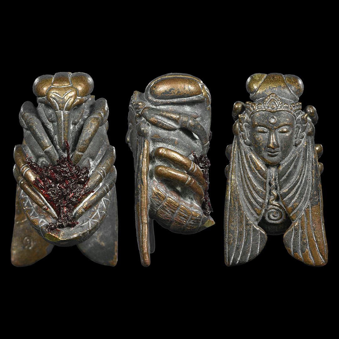 แมลงภู่คำหน้าพระแม่อุมาเทวี เนื้อสัตตะผสมสตางค์แดง ตุ๊เจ้าปู่หว่าหลิ่ง