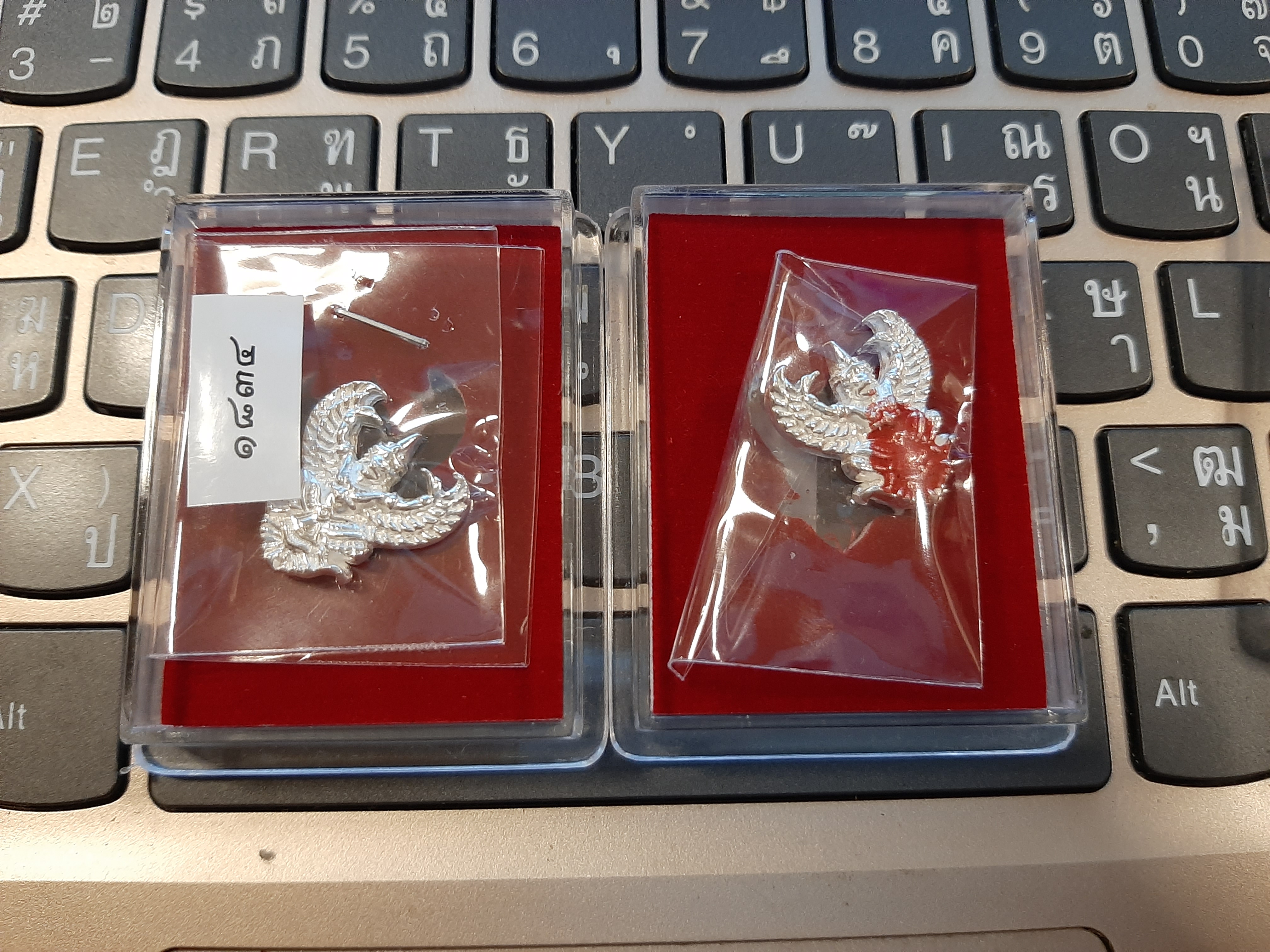 ครุฑเนื้อเงินพิมพ์เล็ก ล้างอาถรรพ์ รุ่น 2 (เจิม ๑๓๓๗) (ไม่เจิม ๑๘๓๔) วัดโพธิ์ทอง