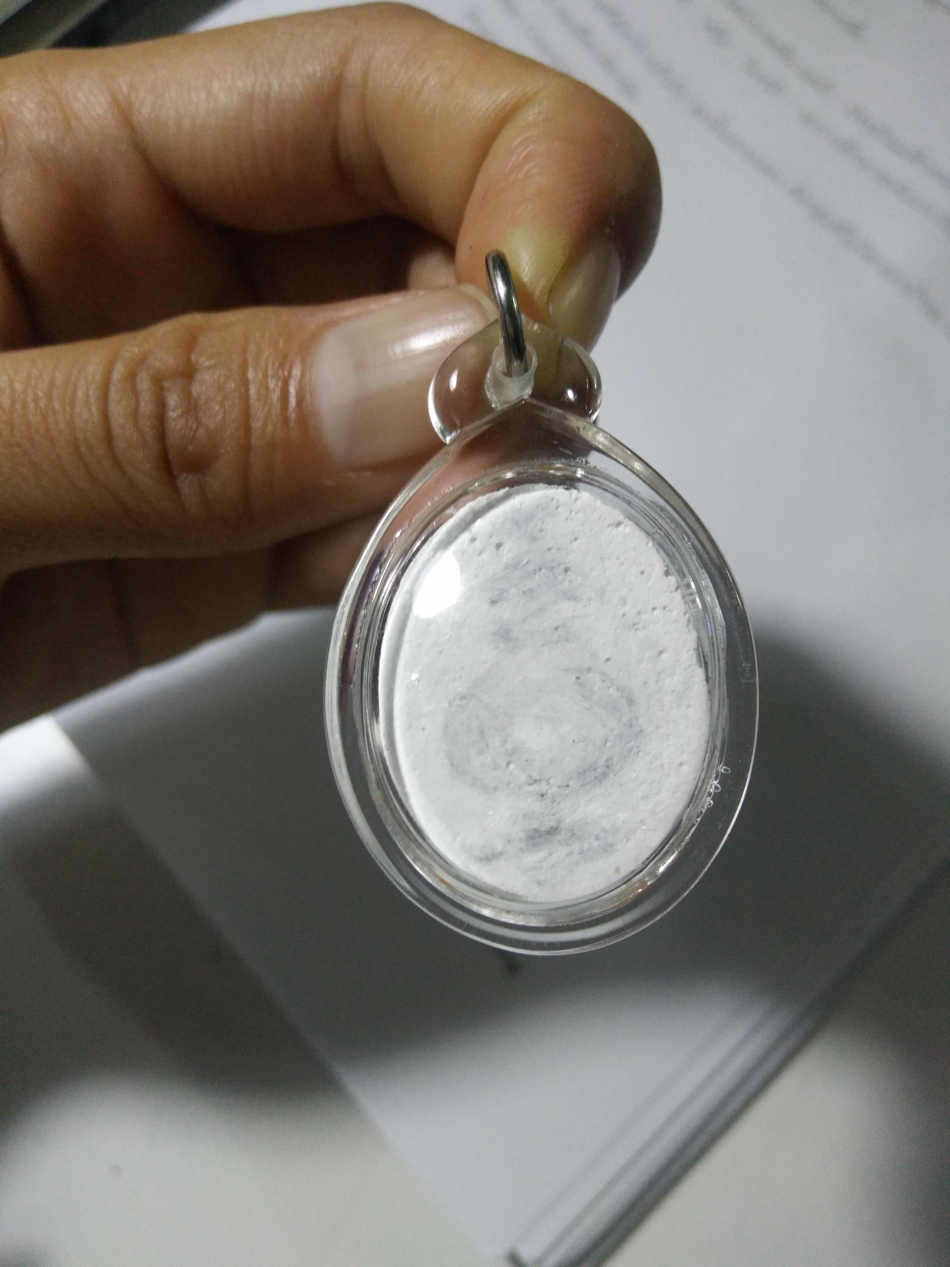 พระผงจักรพรรดิ ลป.เทพโลกอุดร วัดถ้ำเมืองนะ หลังจาร ผิวด้านหน้าพิเศษระยิบระยับ