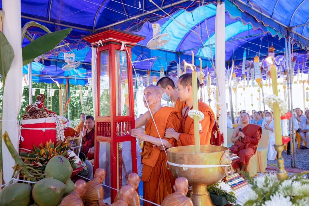 รูปเหมือนหลวงปู่ดู่ พรหมปัญโญ no.223 หน้าตัก 3 นิ้ว อิริยาบถเจริญพระกรรมฐาน