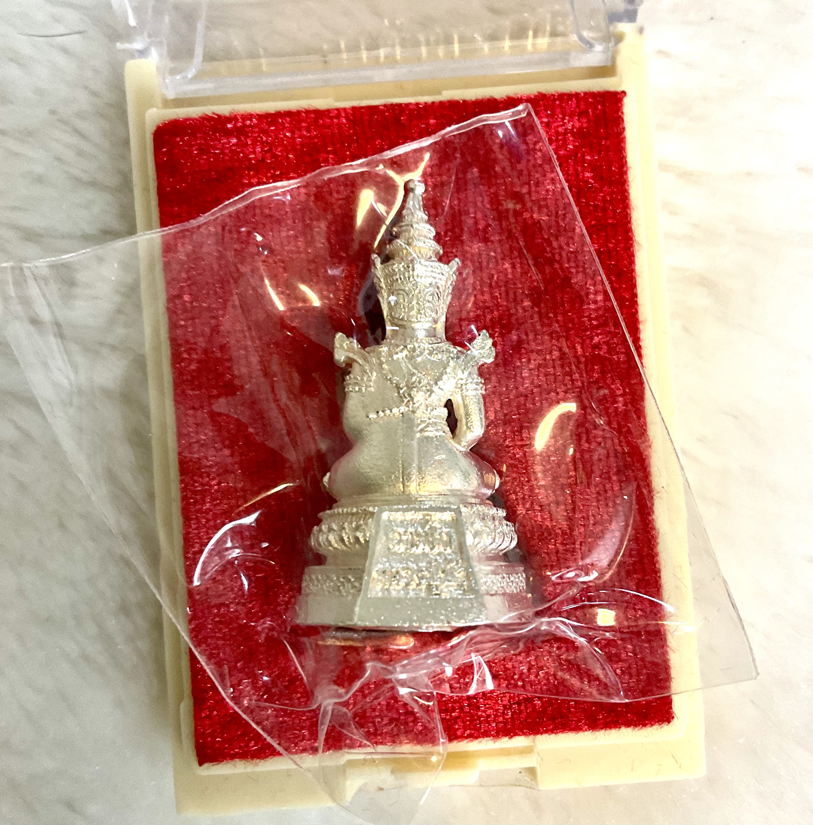 พระแก้วมรกต กะไหล่เงิน แยกชุดกรรมการ 1 ใน 299 หลวงปู่บัว วัดศรีบูรพาราม