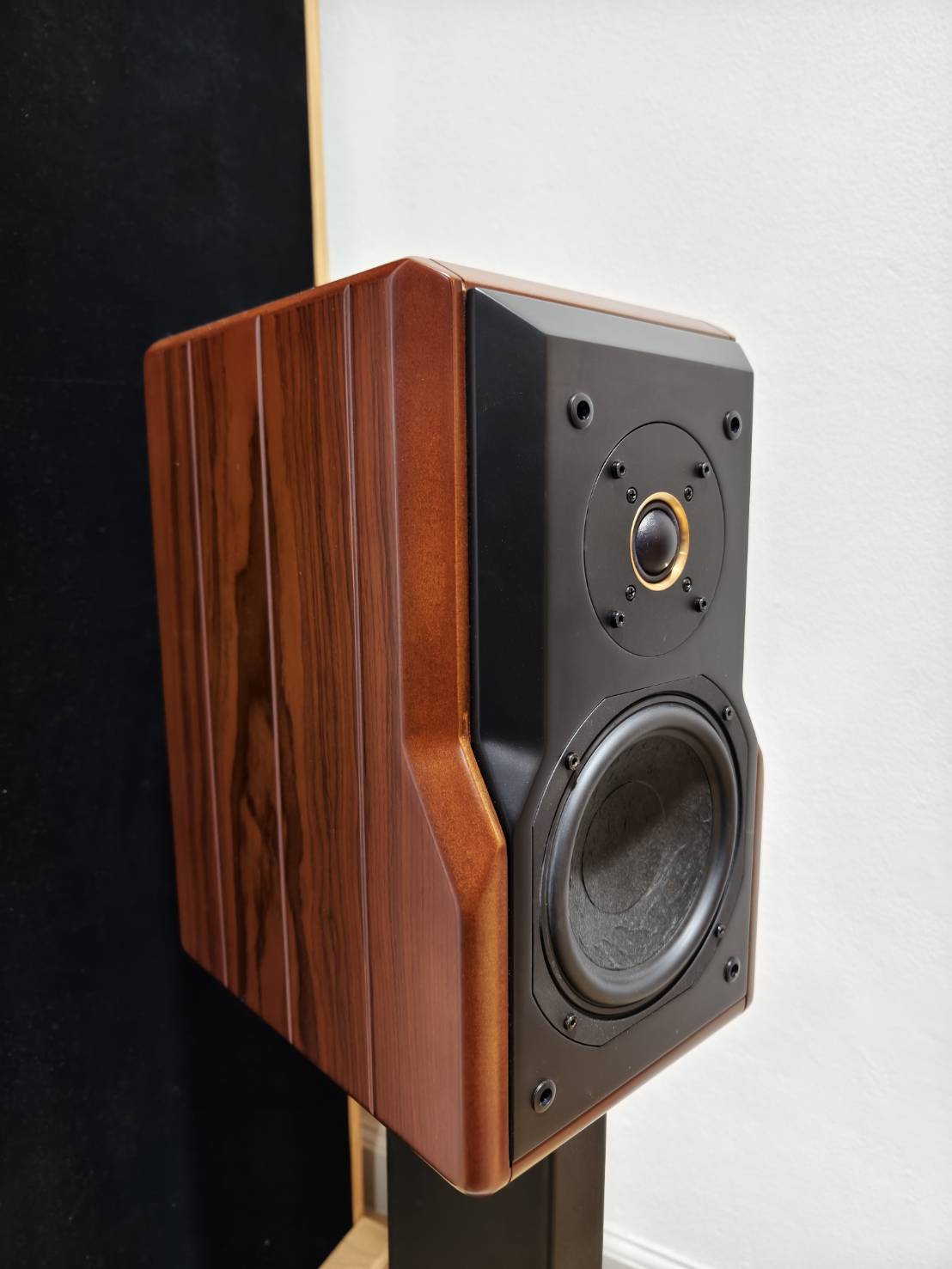 ลำโพงไม้ Chario Italy (ก็อปปี้) เสียงอิ่มหนา หวานๆ เบสนุ่มลึก แหลมสวยๆไม่กัดหู ร้านไทย พร้อม