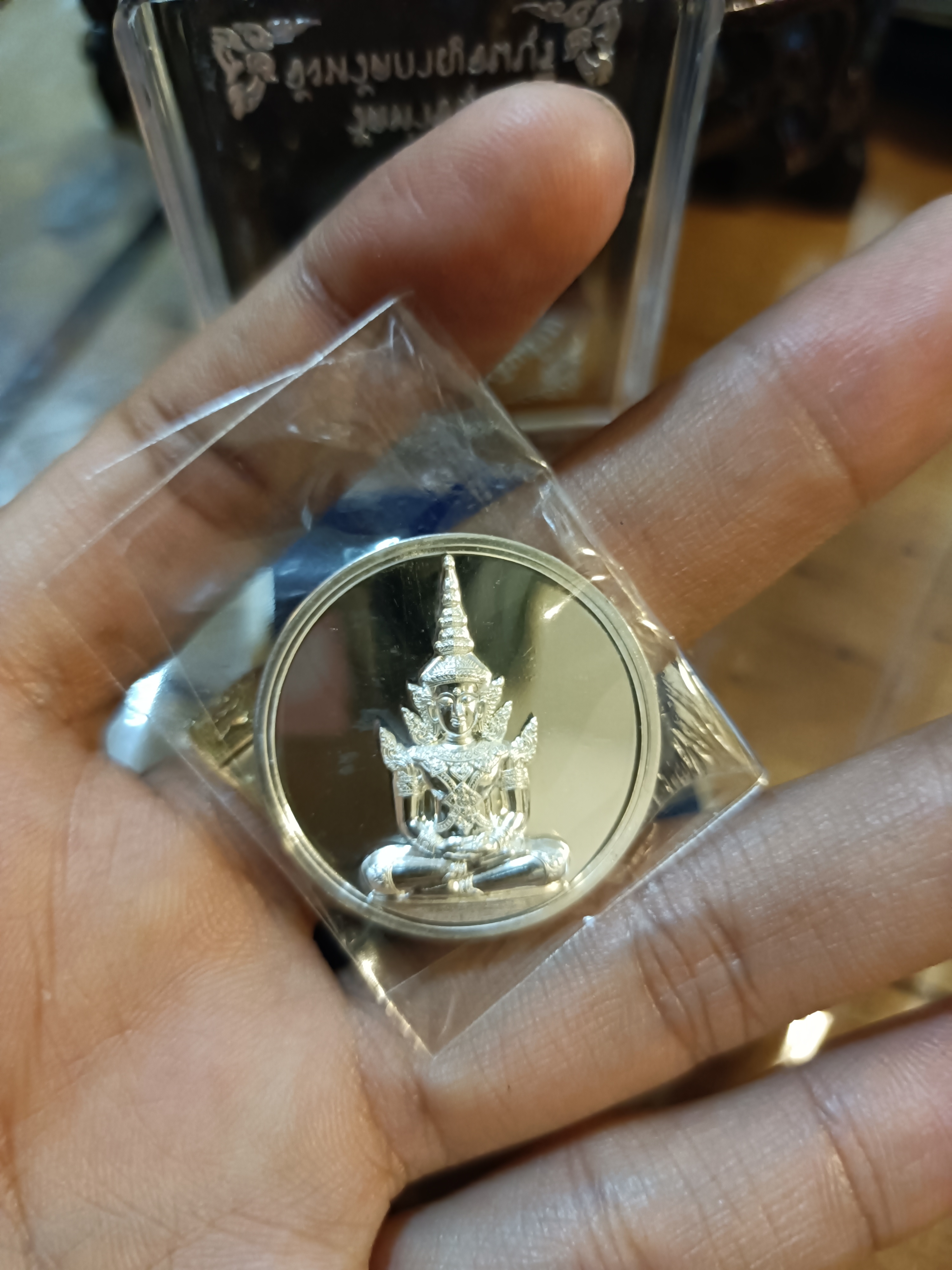 เหรียญมหาลาภเงินล้าน เนื้อชนวนสร้างพระปางห้ามสมุทรทรงเครื่องเนื้อวัดท่าขนุน