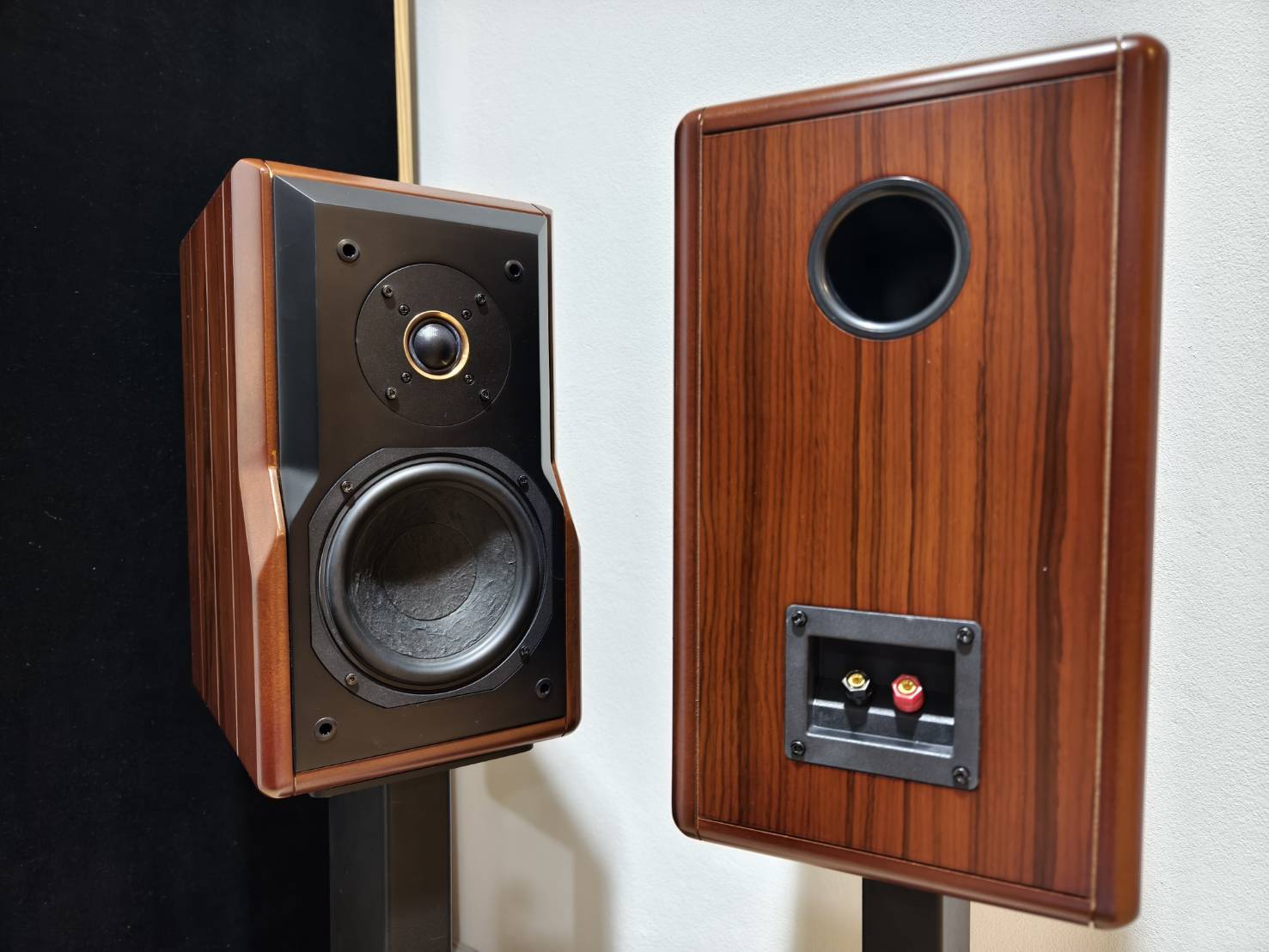 ลำโพงไม้ Chario Italy (ก็อปปี้) เสียงอิ่มหนา หวานๆ เบสนุ่มลึก แหลมสวยๆไม่กัดหู ร้านไทย พร้อม