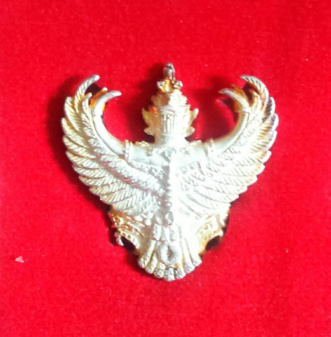 พญาครุฑเนื้อเงินลงยา (เจิมแดงและเสกซ้ำ) รุ่น ๙ หน้ามหาเศรษฐี ปี 53 No.๑๔๒