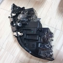 โคมไฟหน้าข้างขวา มือสอง BMW G20 หน้ามีรอยถลอก ขายตามสภาพ