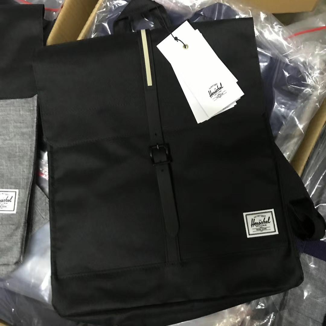 กระเป๋า Herschel City Backpack Mid Volume กระเป๋าเป้ทรงเหลี่ยม เหมาะกับกับใช้ในชีวิตประจำวัน ของแท้ พร้อมส่ง