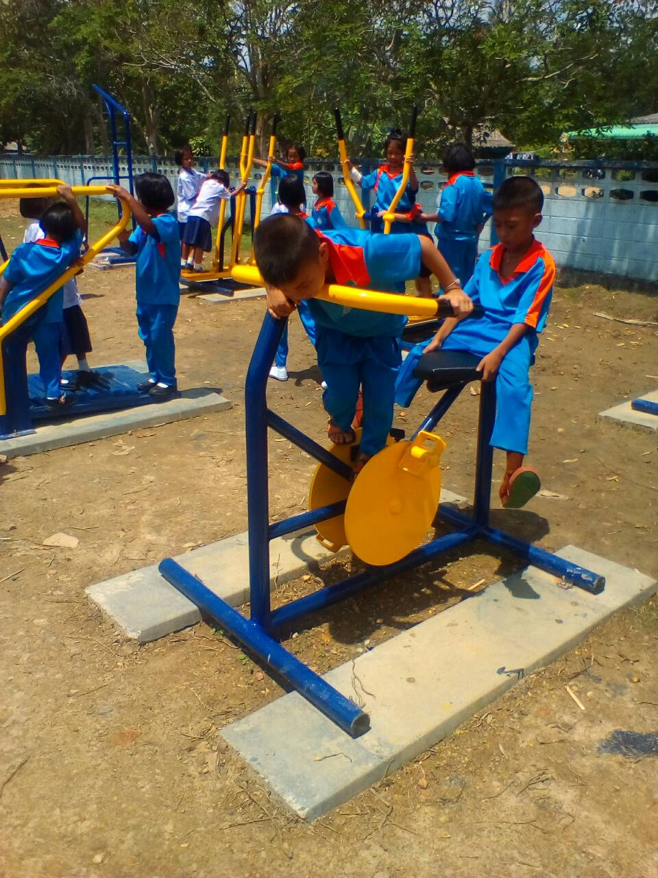 รหัส SM ผลงานติดตั้ง (หมู่5 ต.บางดี จ.ตรัง) เครื่องออกกำลังกายกลางแจ้ง