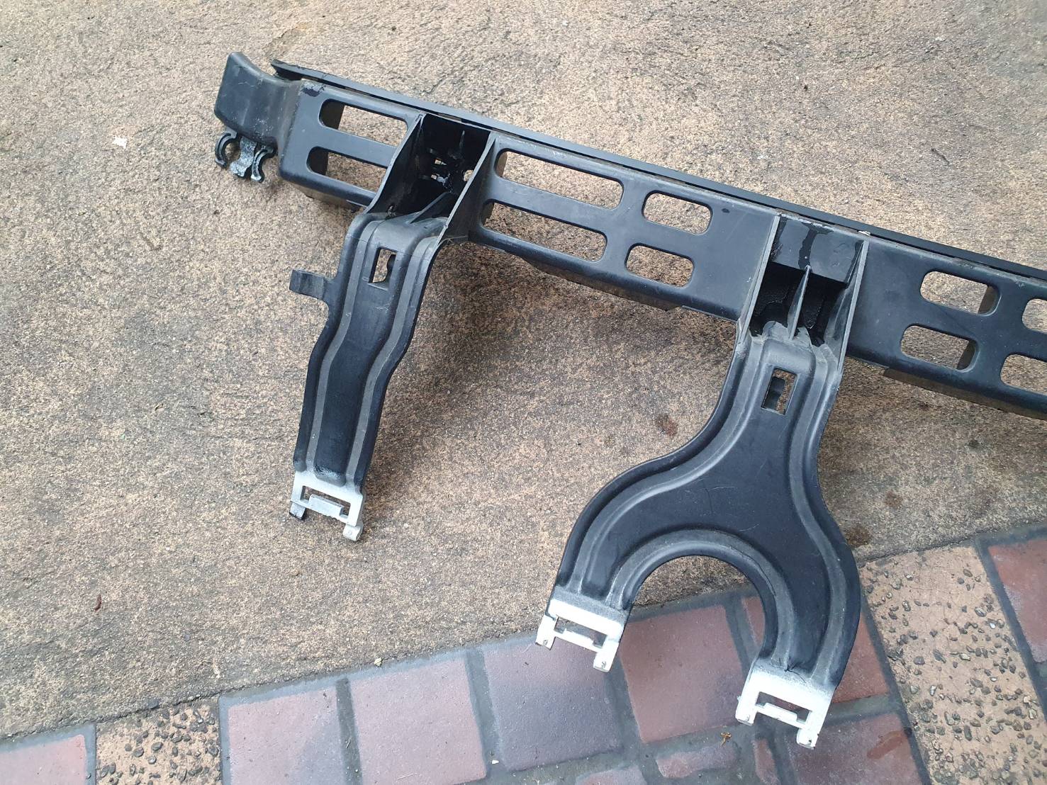 เฟรมบนกลางกันชนหลัง Benz W218 มือสอง A2188850665 ขายตามสภาพ