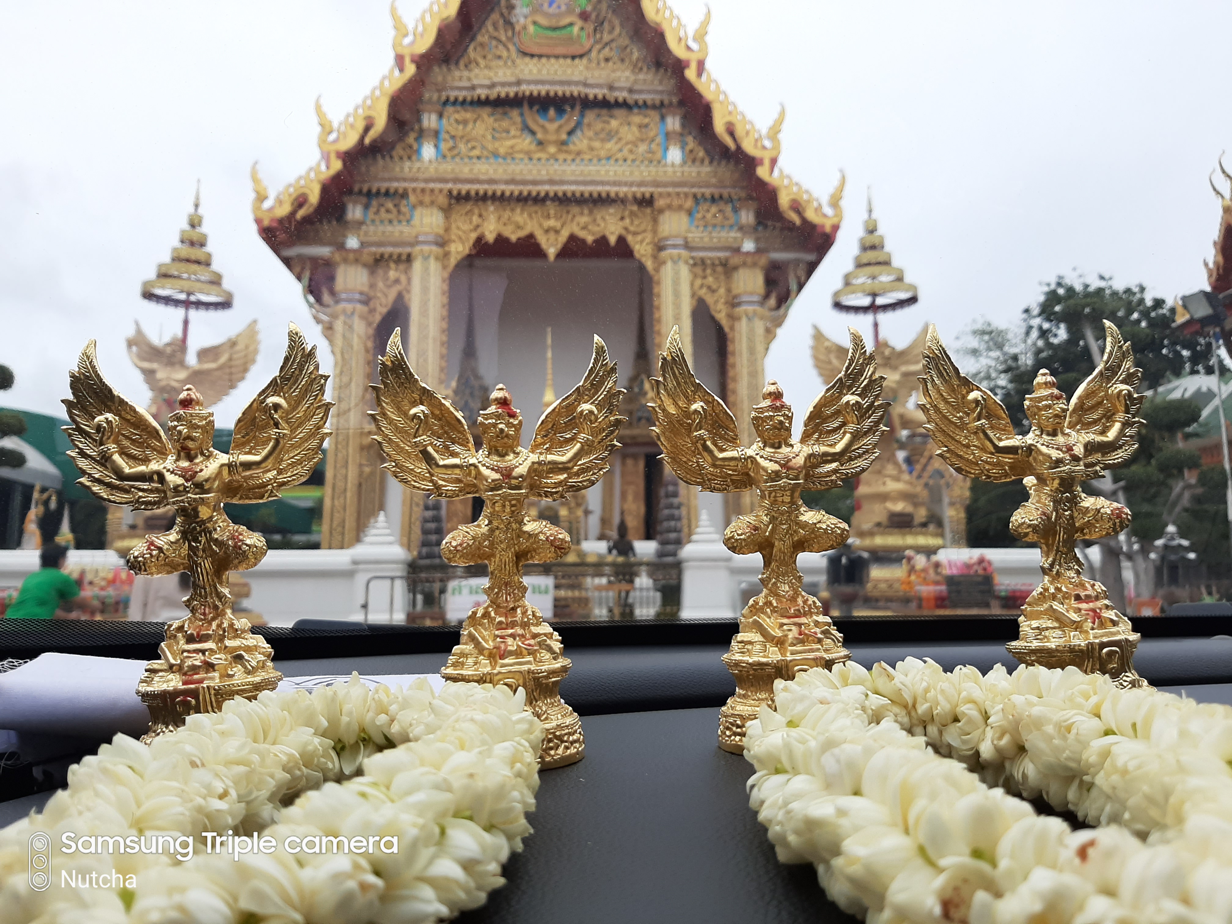 ครุฑขนาดตั้งบูชา รุ่น เหยียบเงินเหยียบทอง (เสกซ้ำ เจิมเพิ่ม)