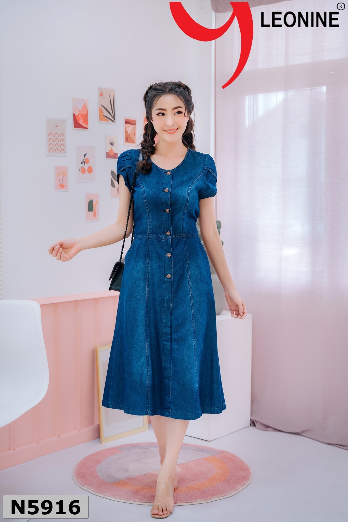แม๊กซี่เดรสคอกลม แขนสั้น(มีไซส์ อก34"36"38"40"42"44"46"48"50") มีสม็อคเอวด้านหลัง กระดุมหน้า กระโปรงมีกระเป๋า สวยมากงานจริงยีนส์แท้ผ้ายีนส์นิ่มเนื้อดีไม่หด