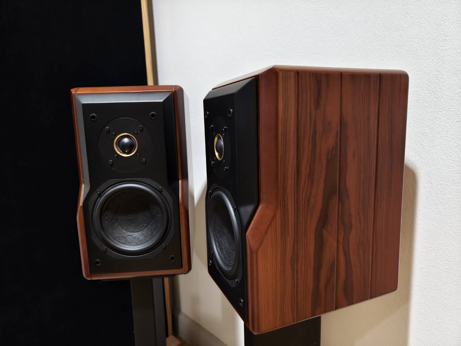 ลำโพงไม้ Chario Italy (ก็อปปี้) เสียงอิ่มหนา หวานๆ เบสนุ่มลึก แหลมสวยๆไม่กัดหู ร้านไทย พร้อม