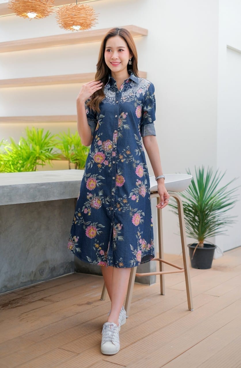 ชุดยีนส์ #8635-1 เดรสยีนส์พิมพ์ลายดอกไม้แต่งด้วยงานฉลุสวยหรูด้านทั้งด้านหน้าและด้านหลัง ผ้ายีนส์แท้เนื้อนิ่ม ใส่สบาย แบบสวยใส่ได้หลายโอกาส