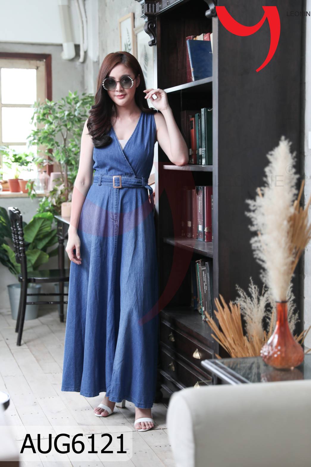 เดรสยีนส์ยาว ขนาด Free size สียีนส์อ่อน ออกแบบสวยงาม ใส่ได้หลายโอกาส