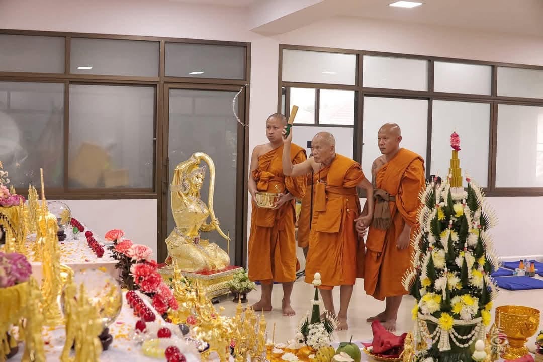 ลูกแก้วพุทธบารมีเปิดโลก (แก้วแดง) สุริยันต์ทรงกลด ฐานจาร (ไซส์ใหญ่ 5 cm) ลพ.เล็ก ลพ.บ๊ะ ลพ.ตุ๊ มหาสิงห์